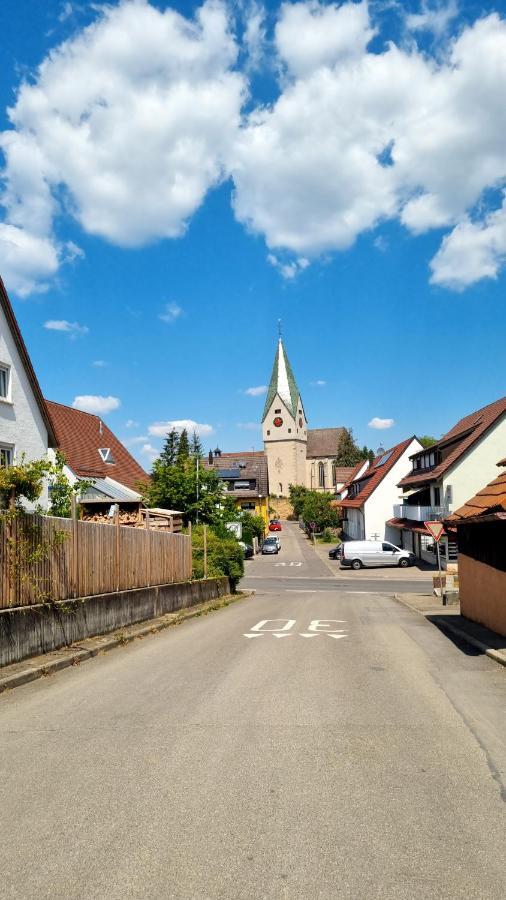 Ruhige, Modern Eingerichtete 2 Zimmer Wohnung Im Untergeschoss Eines Zweifamilienhauses Hildrizhausen Exterior foto